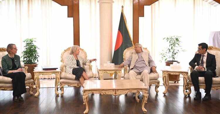 দেশের স্বাস্থ্য খাত শক্তিশালী করতে যুক্তরাজ্যের সহযোগিতা কামনা